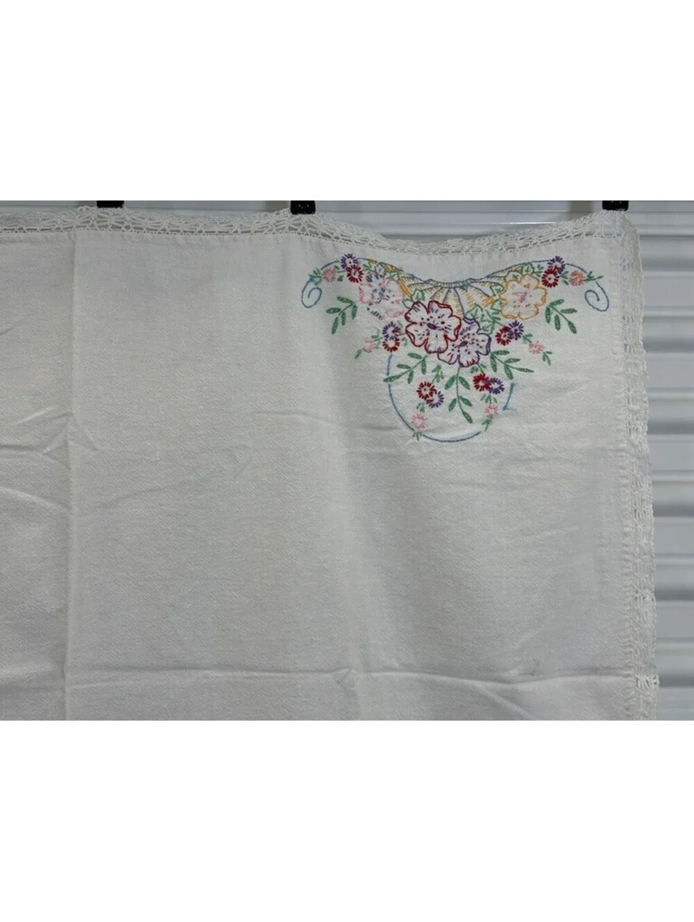 Vintage Hand Embroidered Flower Baskets Hand Crochet Trim Tablecloth